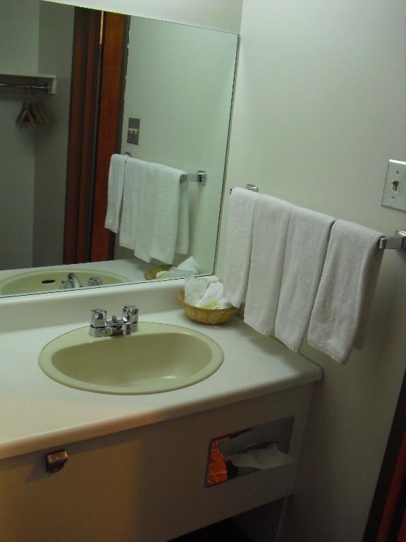 Auberge La Diligence Dolbeau-Mistassini Zimmer foto