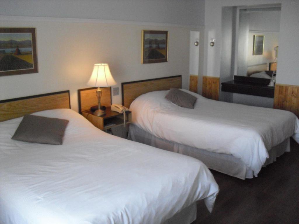 Auberge La Diligence Dolbeau-Mistassini Zimmer foto